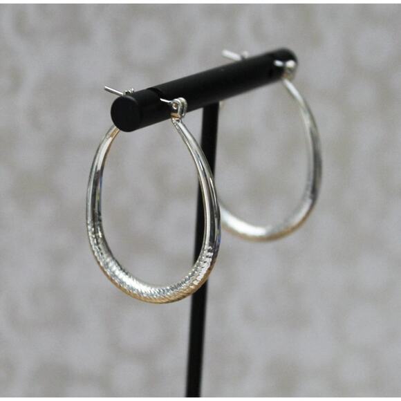 Silver Oblong Hoop Earrings with Slight Texture E99 - Picture 4 of 5